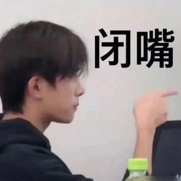 其实千玺骨子里也是个搞笑男吧开炮表情包更是典型中的典型，偶像包袱直接碎了一地！速