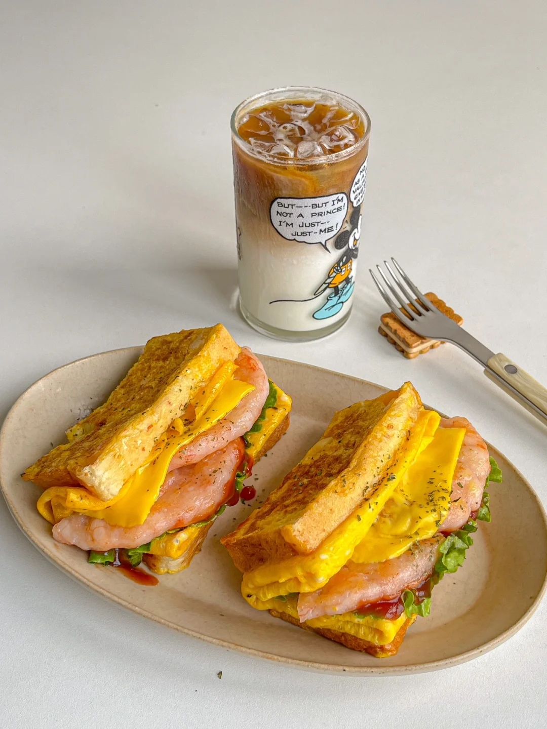 元气早午餐🍽️芝士虾排抱蛋三明治🥪冰拿铁