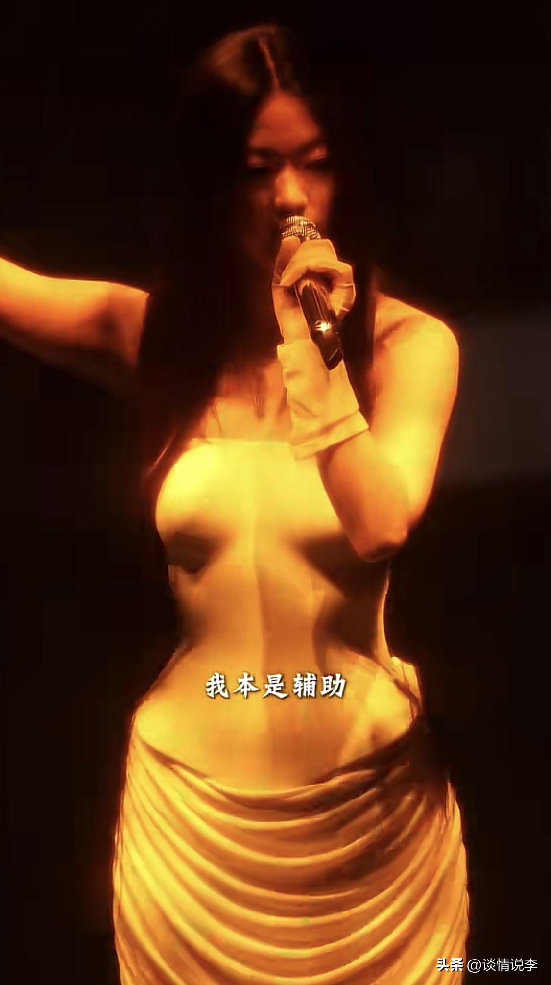 单依纯这事儿，相当于去别人家借东西，人家因为种种原因不想借，婉言拒绝了。

被拒