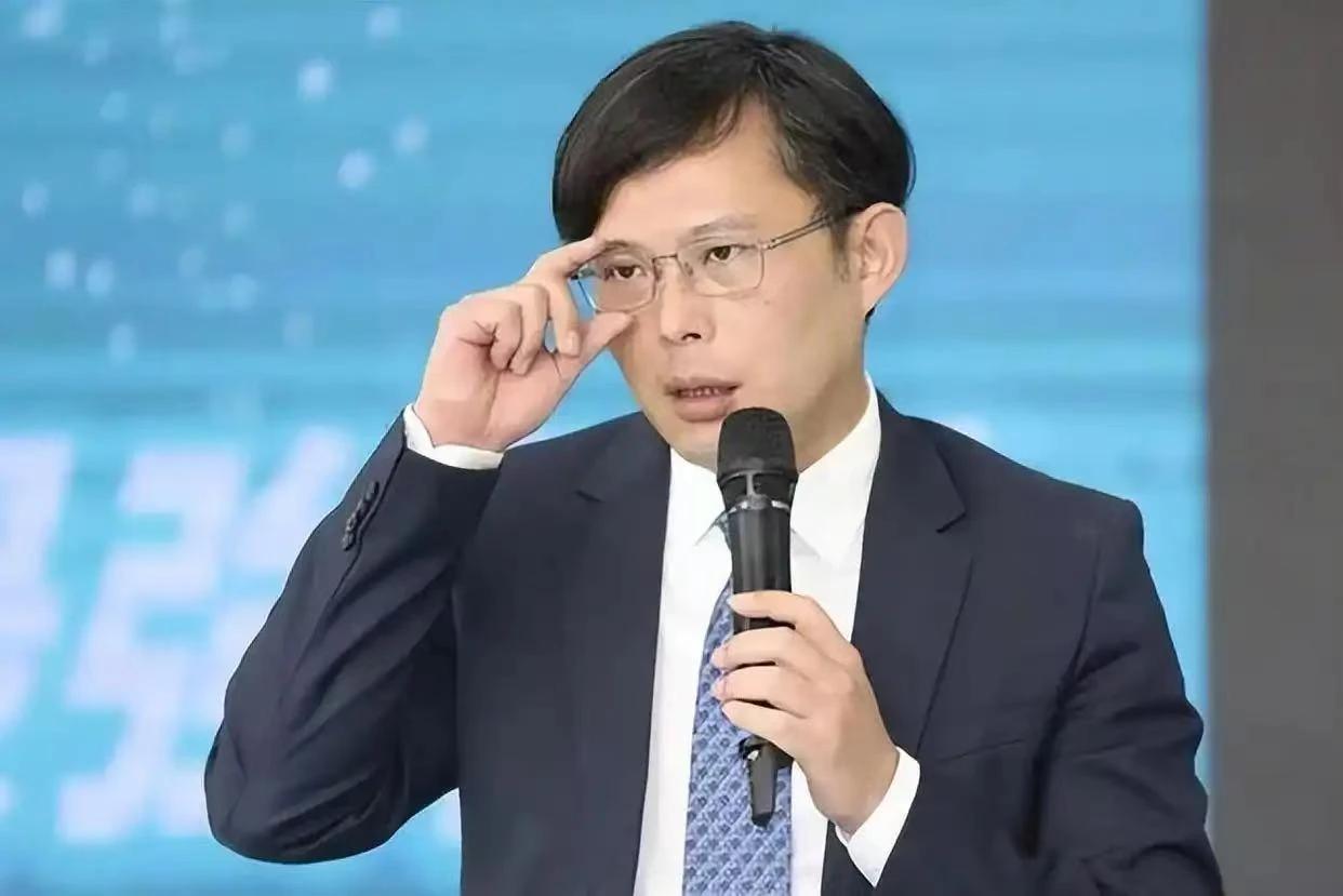 黄国昌尴尬了，被馆长“指着鼻子骂”？

在中日关系高度紧张的时候，民众党主席黄国