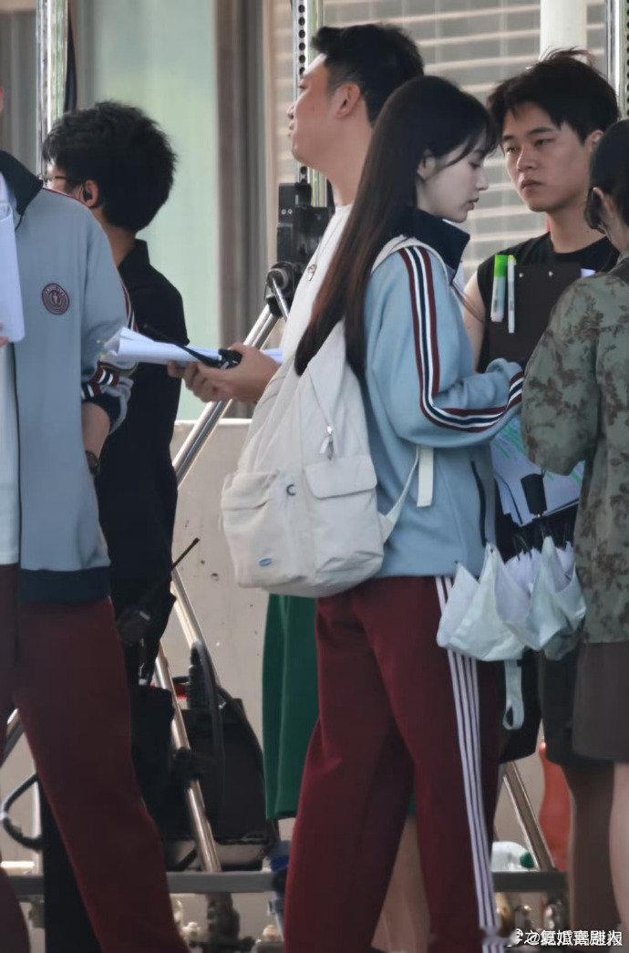 田曦薇林知夏校服造型路透天才女友林知夏的第一张路透 田曦薇林知夏校服路透太可了！
