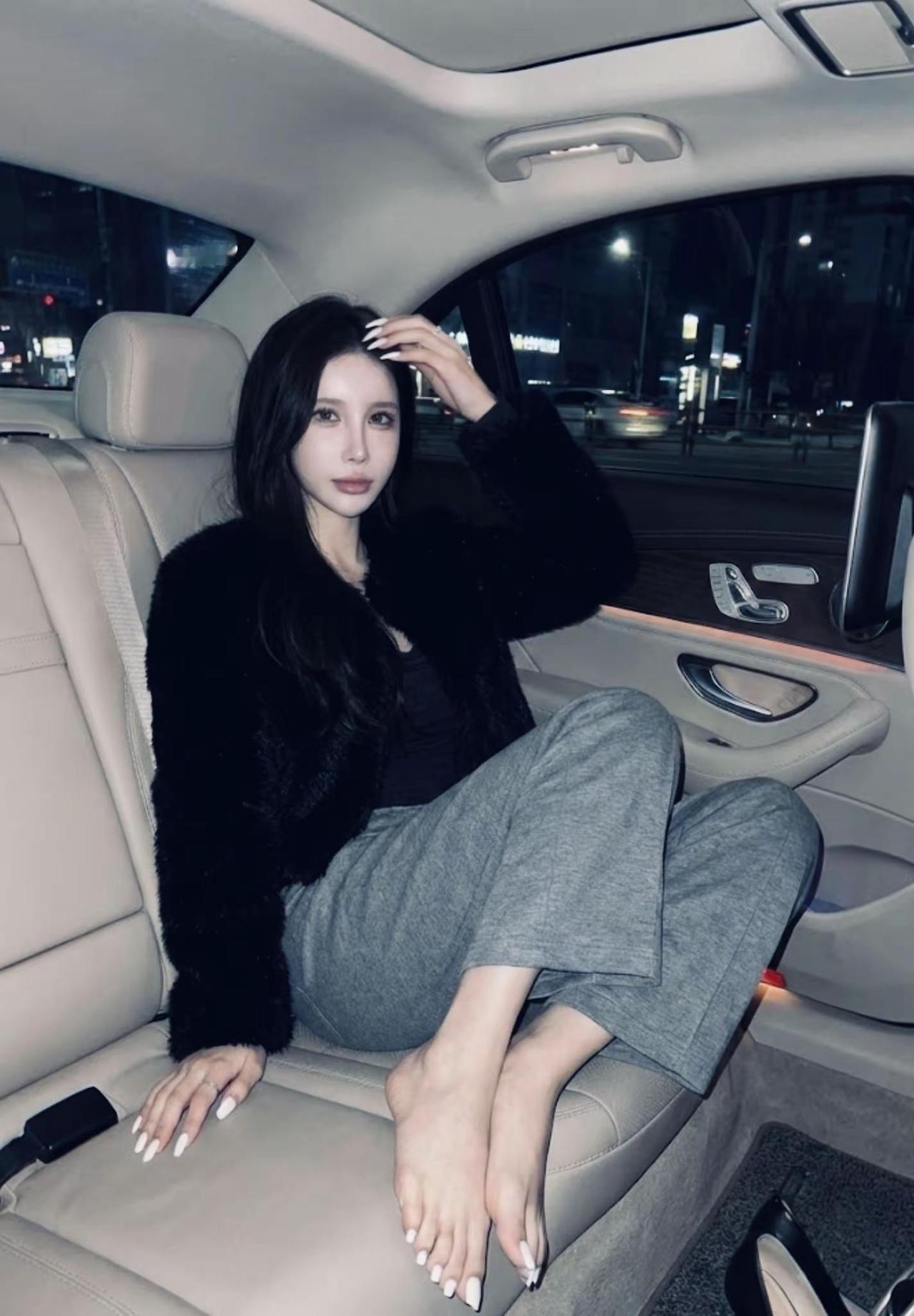 什么叫我跟很多人搞暖昧啊，嘎啦game 里就是这样。我单身你也单身，他们都是单身