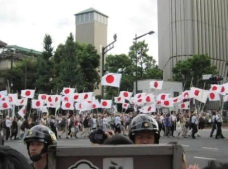 为什么现在日本越来越猖狂？一位日本老人曾一语道破：“日本之所以敢跟中国叫板，就是
