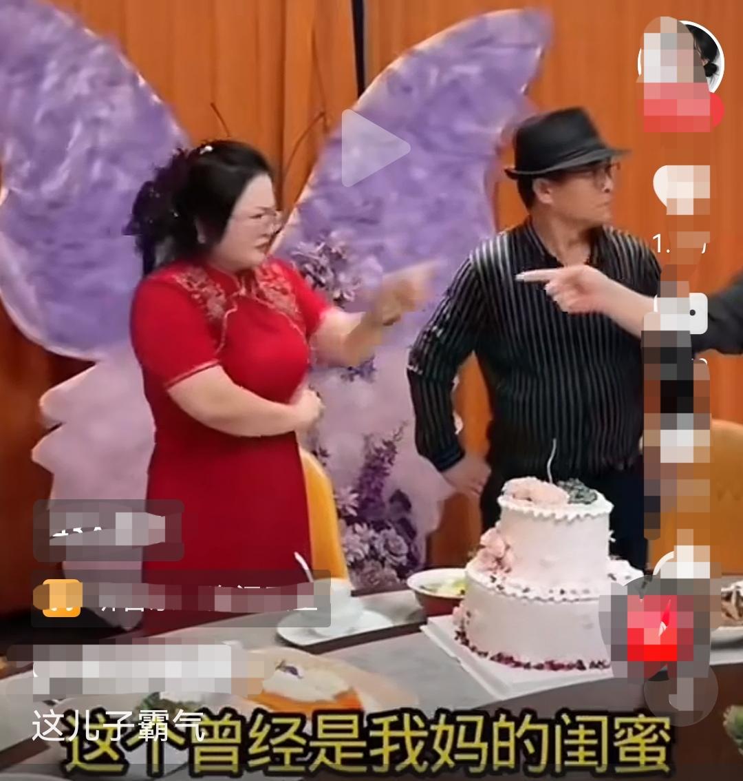 儿子大闹老爸给破三轮办的生日宴，该不该？
     这个儿子叫金鹏，老爸看来年轻
