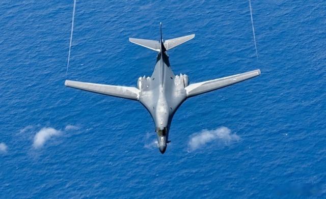 未来几个小时内，美国很有可能对委内瑞拉发动袭击。美国 B-1B 枪骑兵轰炸机和配