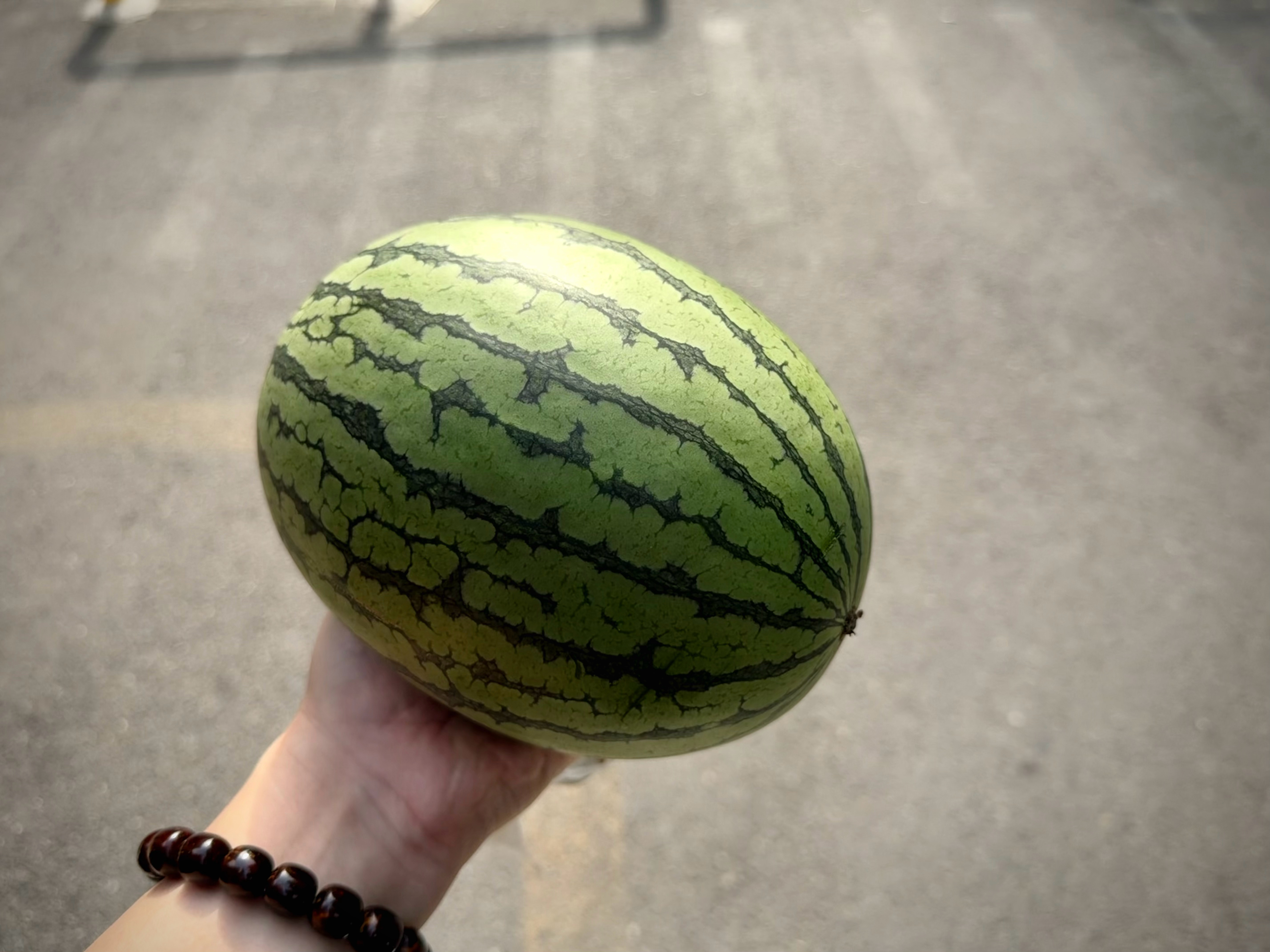 感觉北京这雨马上就要落地了，幸好到家到的早，不然大概率得被各种双闪的肉枣儿堵路上