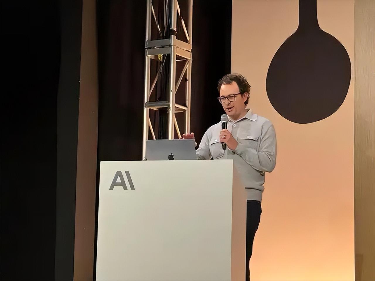 AI几小时扒光全球系统，美联储急开会，这把"数字刀"太吓人！

几小时扫遍全球主