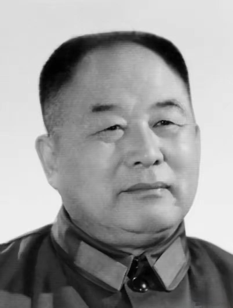 上甘岭打到第12天，十五军快顶不住了。王近山把十二军副军长李德生叫来，撂下一句狠
