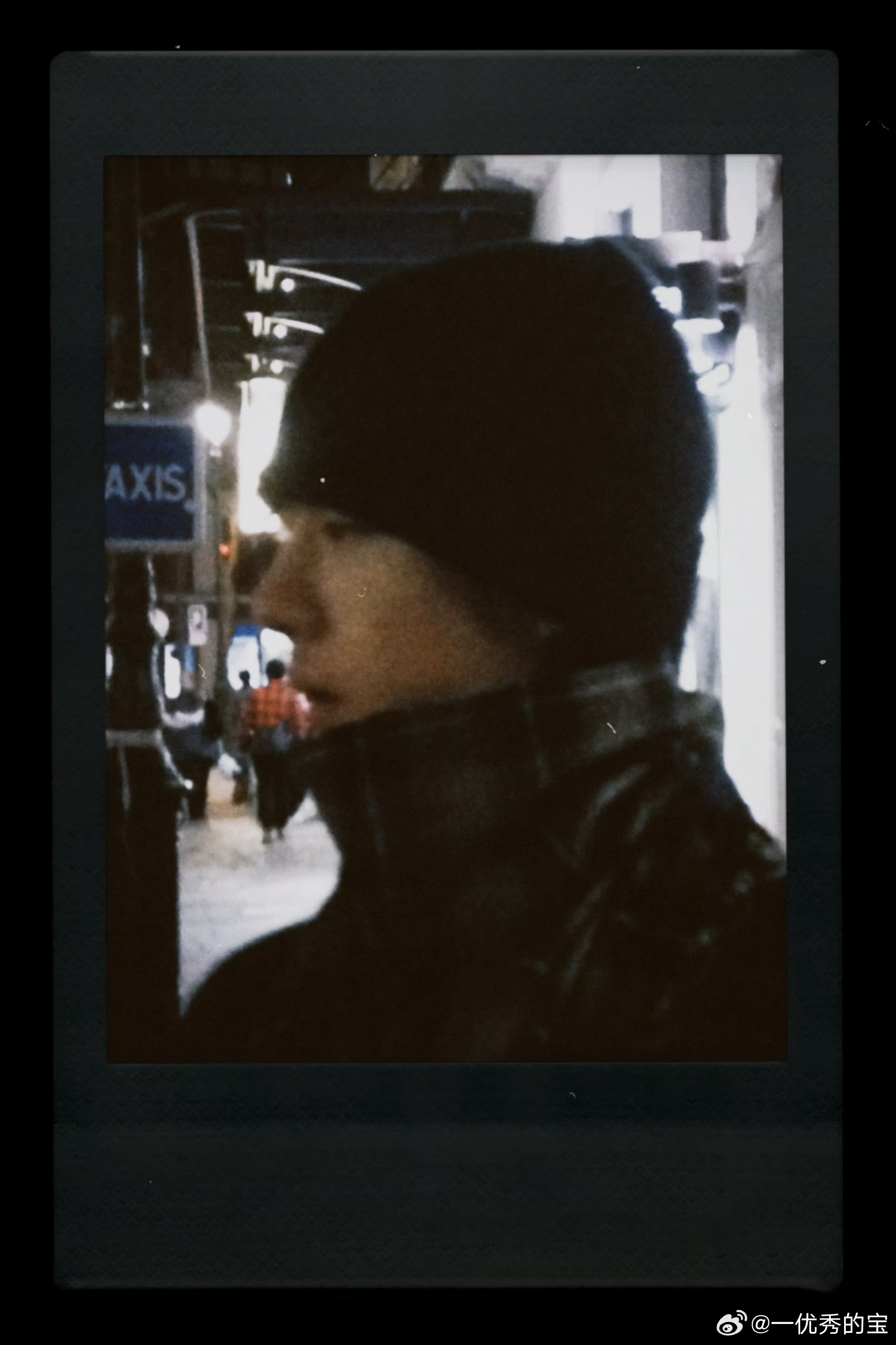 等不了一点了，王一博呢王一博巴黎随拍记录