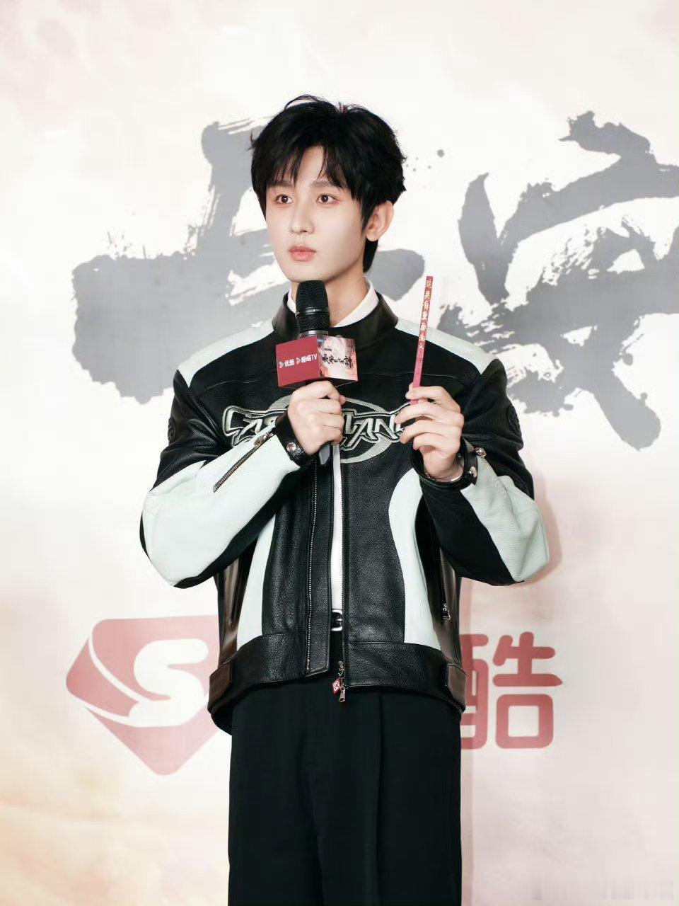 A成毅长安二十四计cy成毅谢淮安成毅，你是远方的风景，我是游走的旅人，我翻山越岭