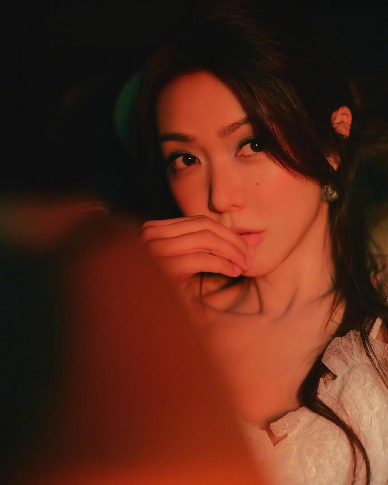 这女人的美貌鲨人了[爱慕]
#八卦手册# #娱乐# #说TA#