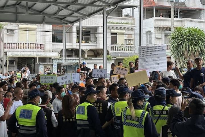 光复乡灾后座谈会爆冲突　议长怒踢桌、傅崐萁谴责暴力

梅花新闻网 林瑞益/综合报