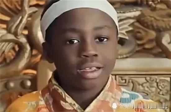 黑人演皇帝，导演不是蠢就是坏。