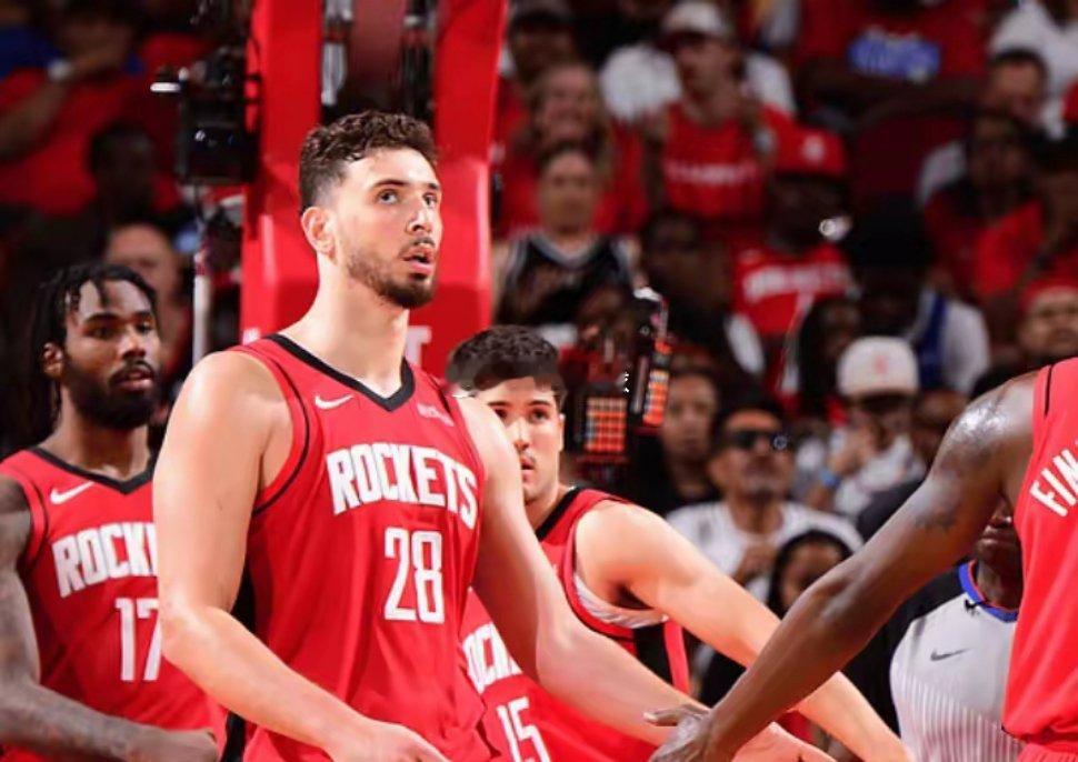 湖人vs火箭 火箭115-96狂胜湖人，从0-3被横扫边缘硬生生扳回一城，系列赛