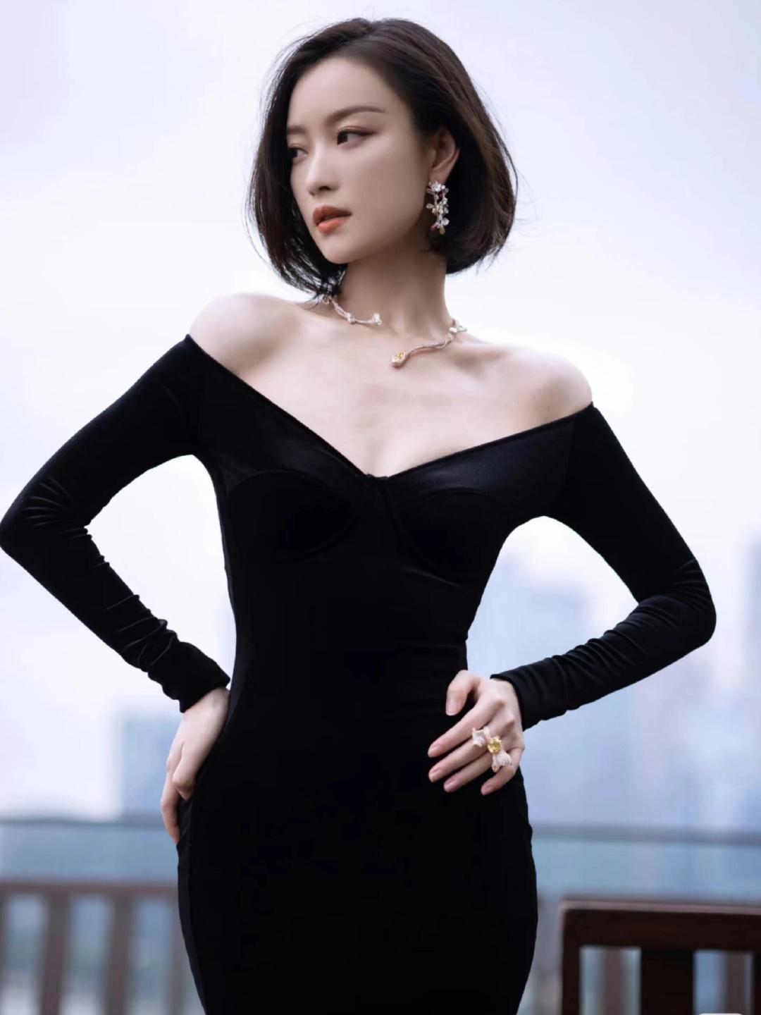 倪妮上班能和美女玩开心坏了吧倪妮去旅游起床气都没了 这哪是录综艺啊，明明是美女天