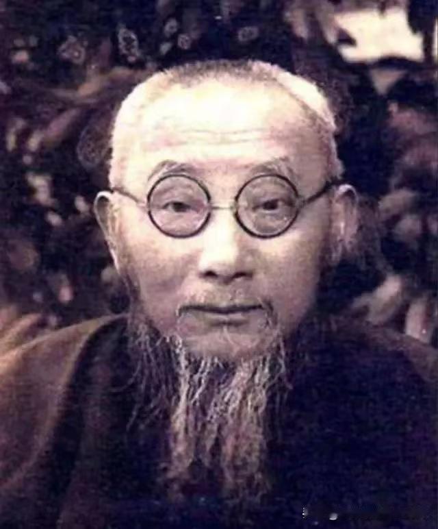 “爹救救我！”一阵撕心裂肺的声音传来，明明听到了，却只能当做没听见。
这就是大汉