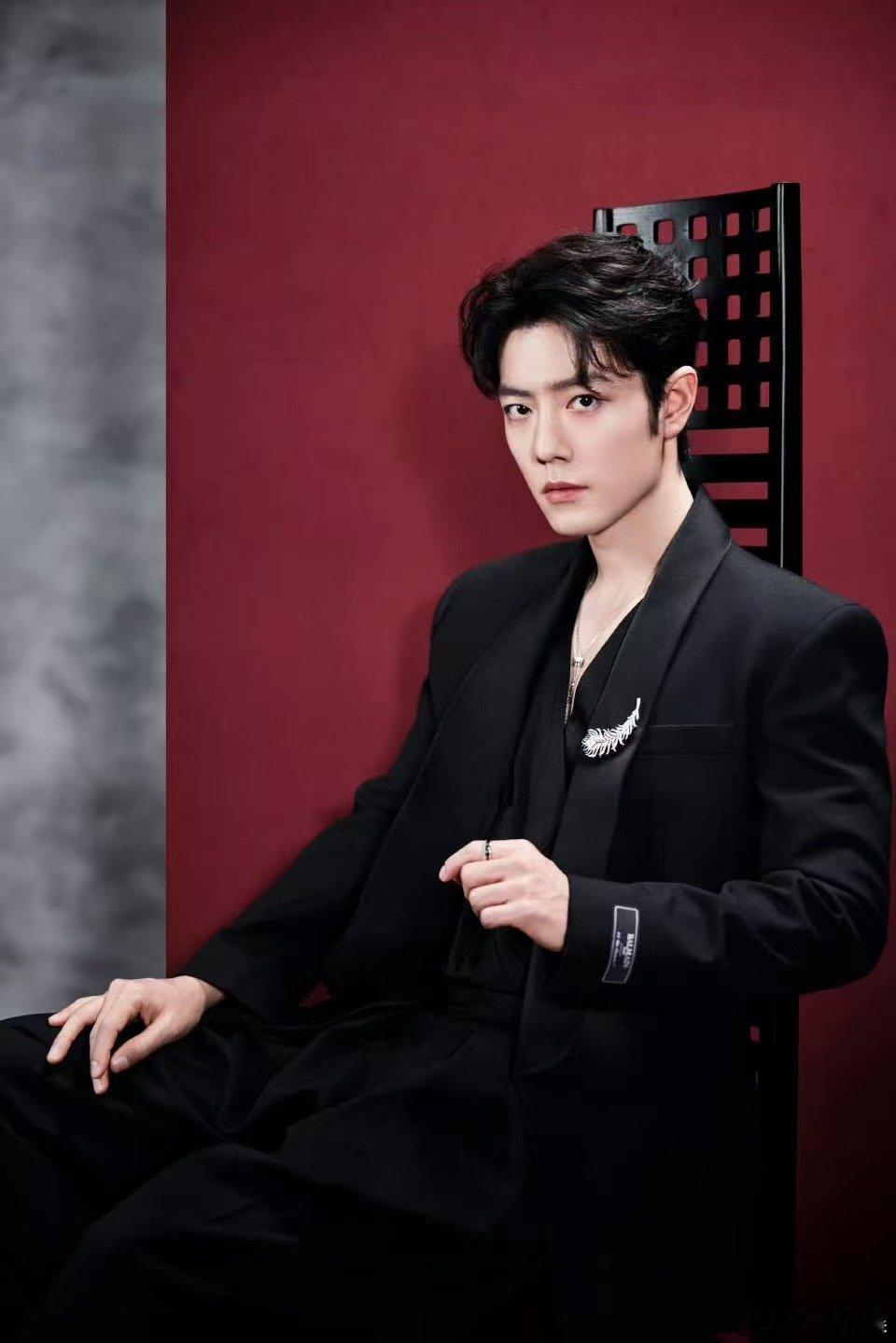 肖战中国网络视听盛典出图肖战聆听时代声音肖战中国网络视听盛典出图，聆听时代声音，