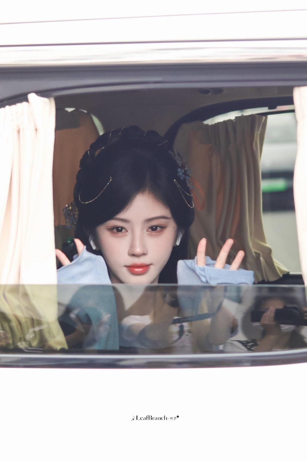 jjy鞠婧祎万花世界 jjy鞠婧祎苏绿夏 “玫瑰之所以是玫瑰，是风与光的眷顾，更