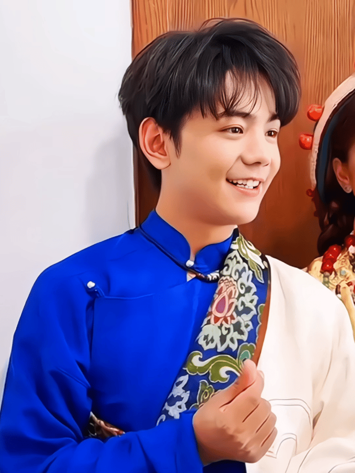 丁真真藏时光 ✨我最爱的春晚舞台 丁真珍珠先生是不是很久没跳锅庄啦，到了藏区后，