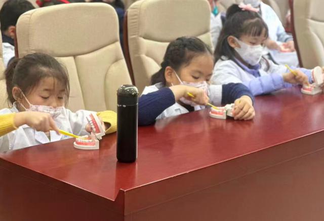 淮阴师范学院第一附属小学：小小牙医在行动 健康牙齿我最棒