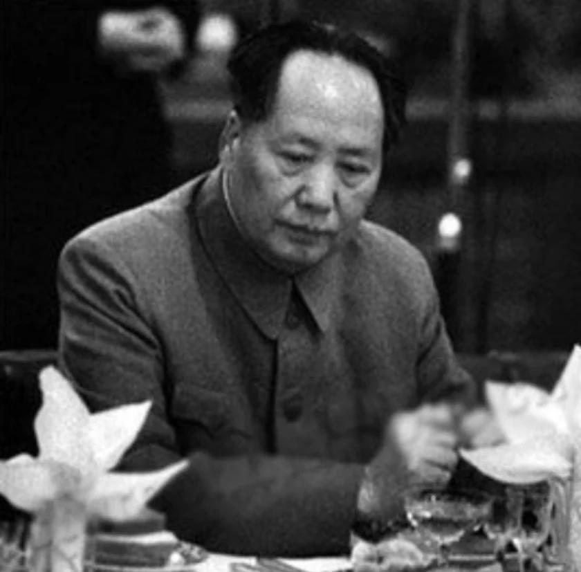 1970年冬夜，中南海的灯光熬到天亮。那个赶跑了日本兵、打垮了蒋介石八百万军队、