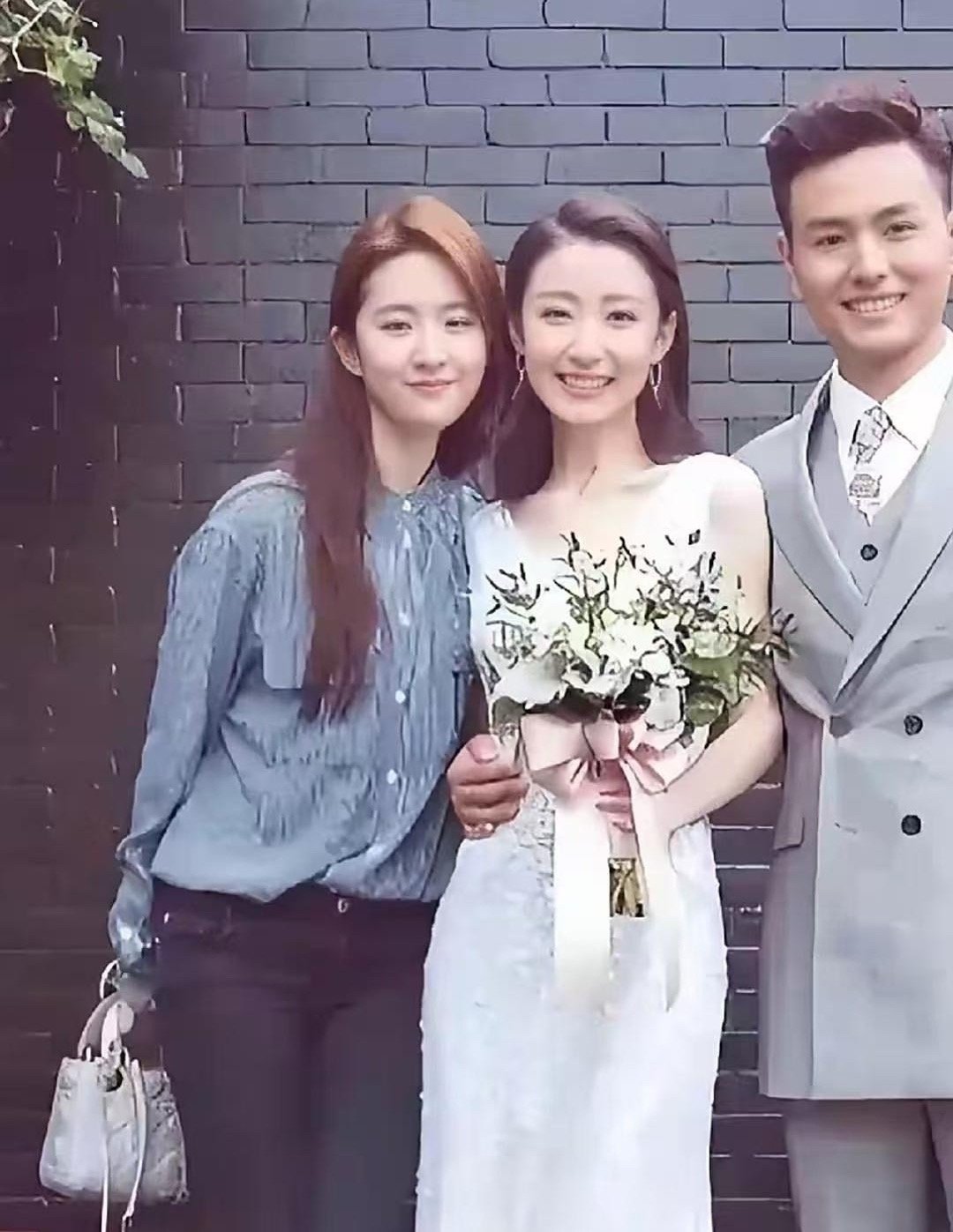新娘的颜值居然比刘亦菲还高‏。 ​​​