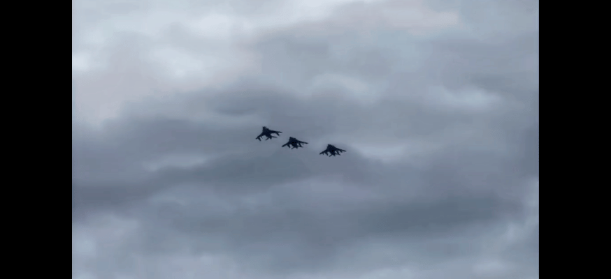 美国海军陆战队举行了AV-8B“鹞II”攻击机的退役仪式。有了F-35B和F-3