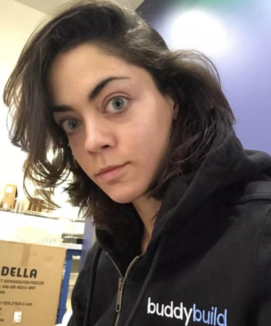 大眼美女齐里斯应该是马斯克喜欢的那一款。
高智商的两个人有共同的爱好和追求；齐里