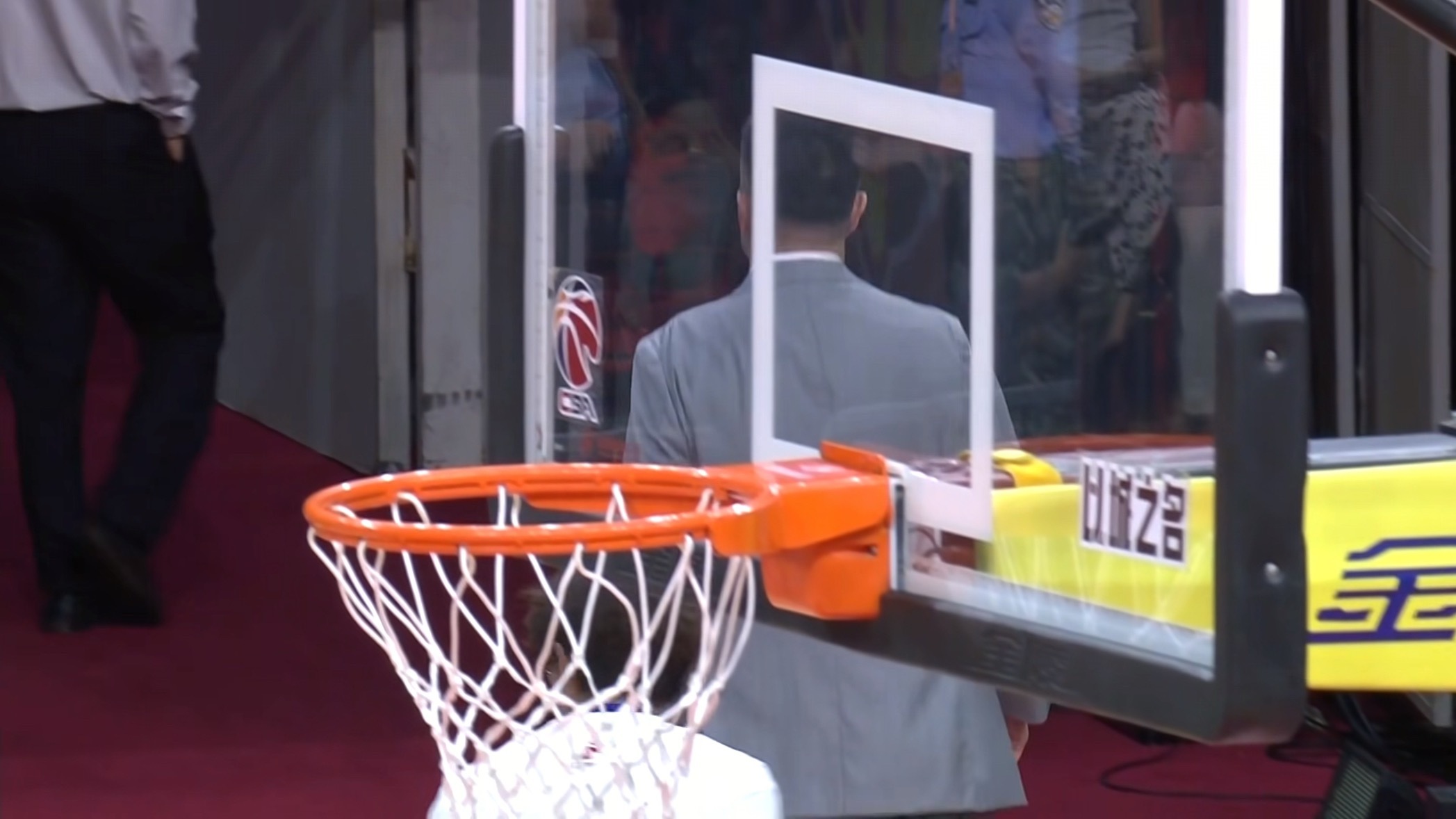 艾伦：肚直到走了，生气了，走道儿都是横着走的哈哈哈哈哈哈哈哈哈哈哈哈哈哈哈哈哈哈