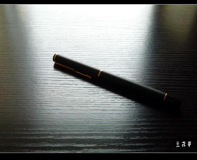 派克，派克。
2008年，我在一个专门售卖钢笔的小店里买到了这支“派克”钢笔，价