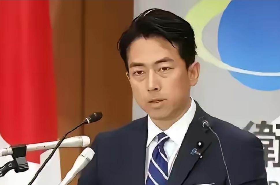 小泉进次郎这脸打得真响！
前脚睁眼说瞎话“没收到通知”，后脚中方录音直接全球播—