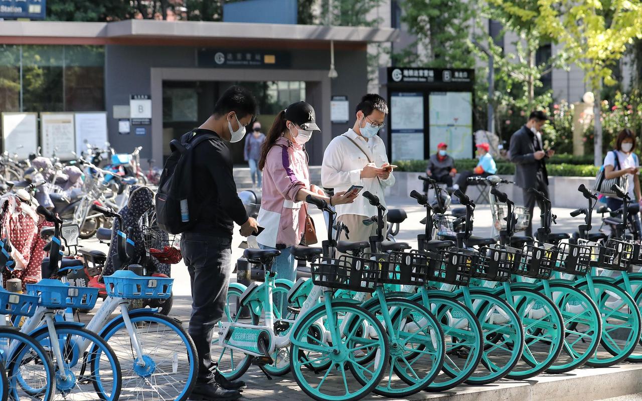 美团、青桔、哈啰三大平台同步上调定价，起步价快要摸到2元，嘀嗒半年预计亏损600
