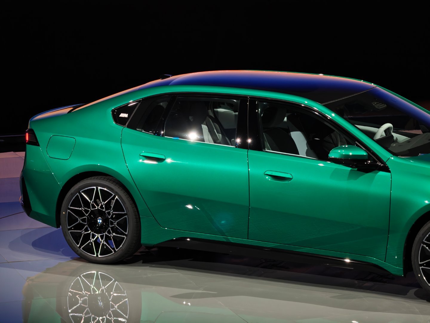 bmw品牌之夜 宝马i3长轴距版正式在中国市场发布。新世代i3长轴距版比例比标准