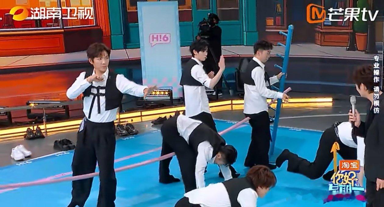 钟汉良的权威不必多说 木头人游戏里的神级场面，他脱口而出“我在楼下等赵默笙”，瞬