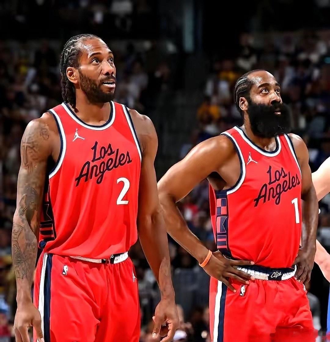 莱昂纳德为什么最近一个月突然爆发了！莱昂纳德自从到快船队后，就没有一个赛季能够保