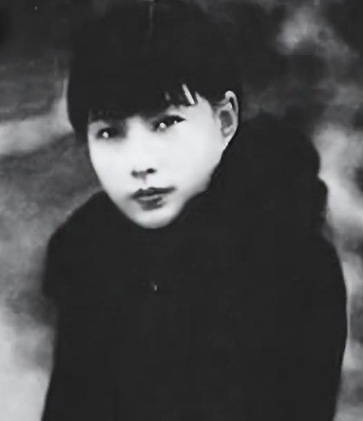 1933年的一天，杜月笙给梅兰芳打电话要4万大洋。梅兰芳为难地说：“杜老板，你知