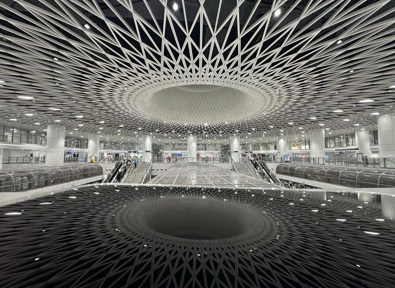 下一站：岗厦北🚄 城市地标 易烊千玺惊蛰无声