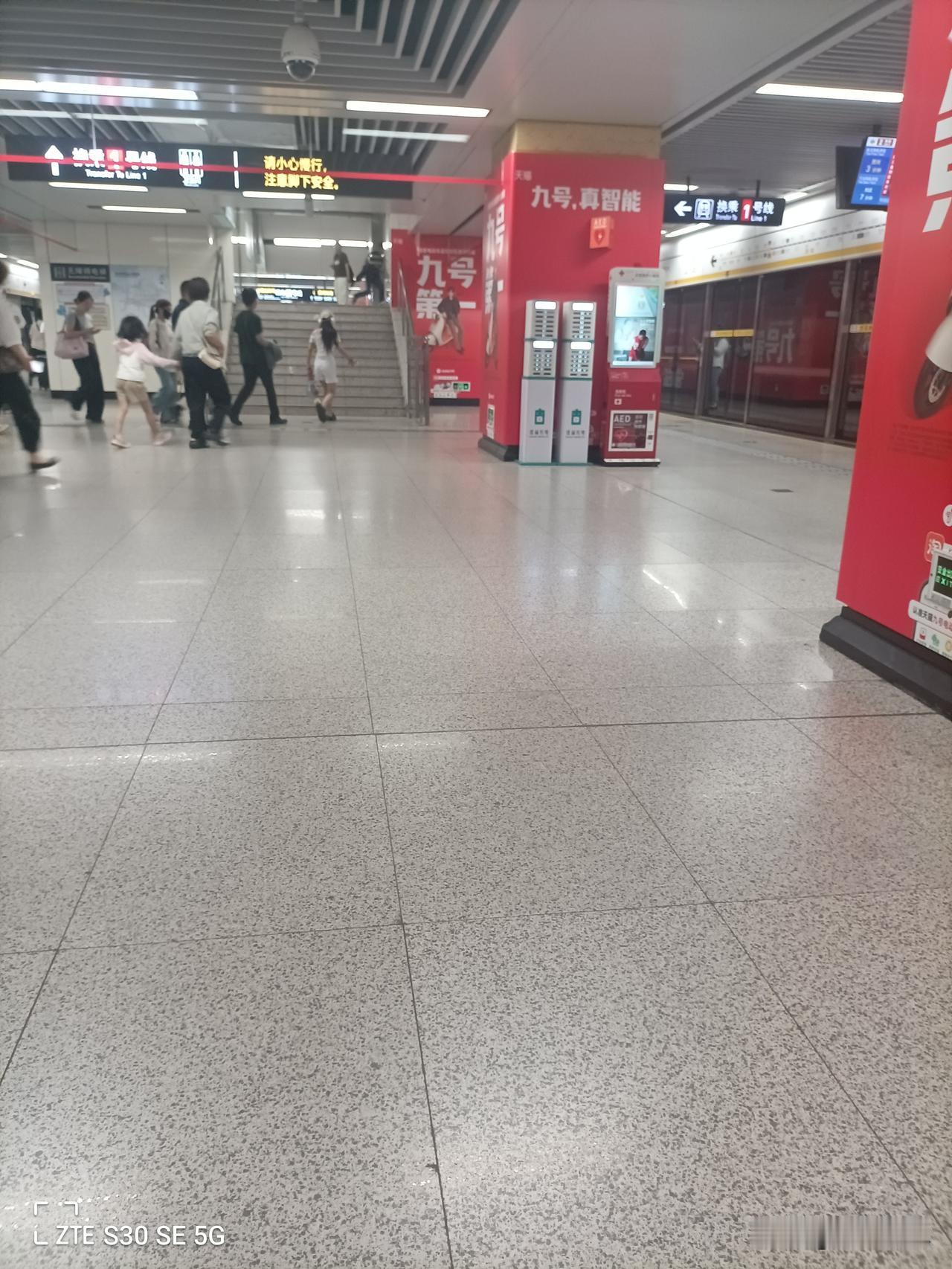 不但要在快乐时微笑
更要学会在悲观时稳住茄微笑！