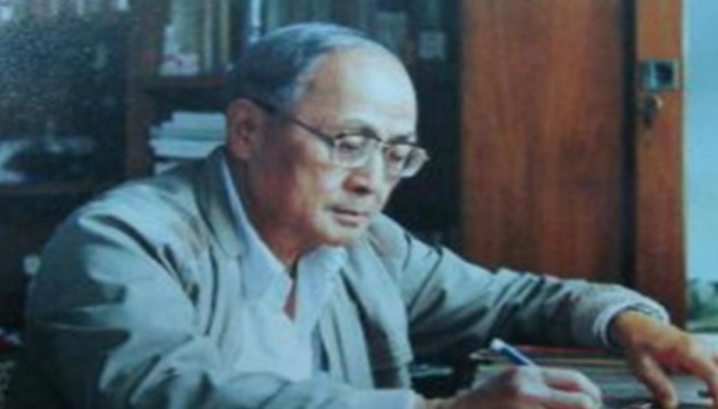 1988年，潜伏于台湾42年的中共地下工作者，以伪造身份返回内地。回到家，他才发