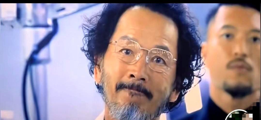 新版《寻秦记》里，智叔只留下一句“各位，保重”。
他因胃癌离世，享年66岁，从确