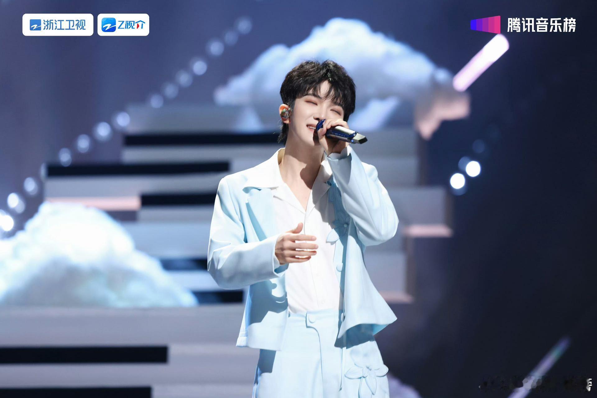 周深2025腾讯音乐榜年度EP周深2025腾讯音乐榜年度歌手 哇塞！周深凭借《小