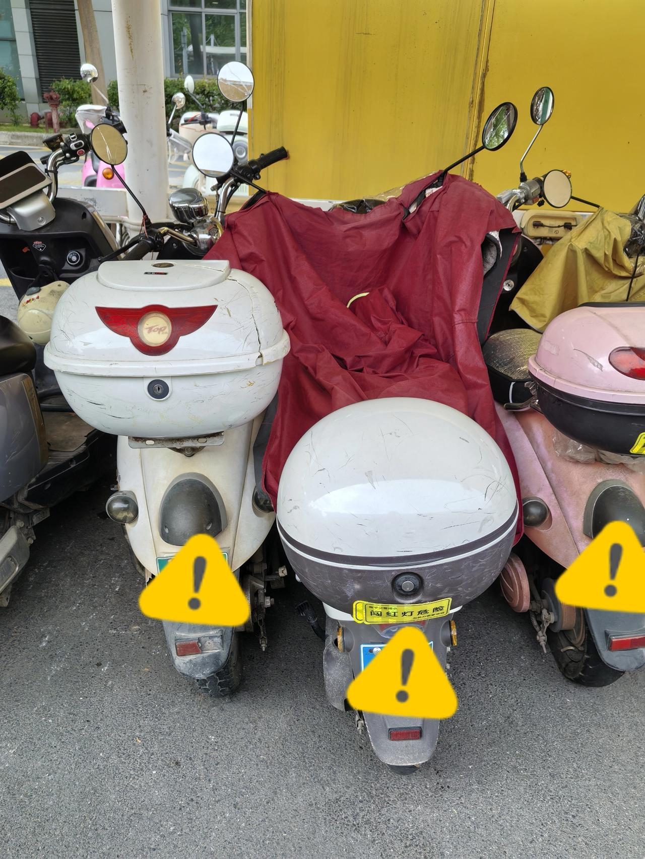 下班看见这个情况
这么挤也挤得下
想起了平常取车的时候
如果是别人挨这么别着
恐