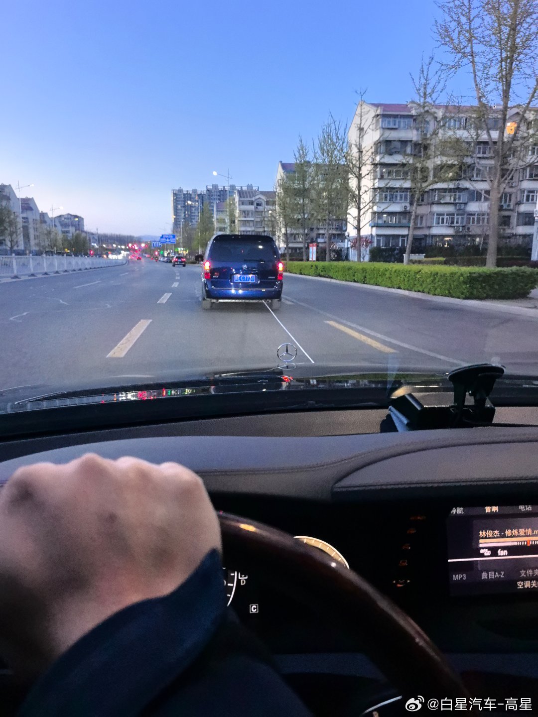 多少年没这样拖车了 