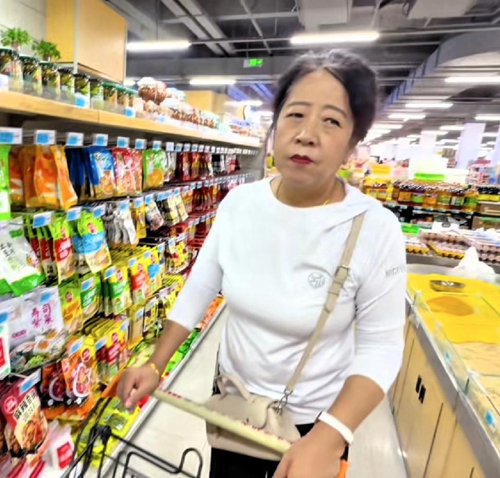 苦茶丹丹香，分币不掏，主打陪伴！
国宾火玫瑰，早上逛菜市场，晚上泡池子，又做饭又