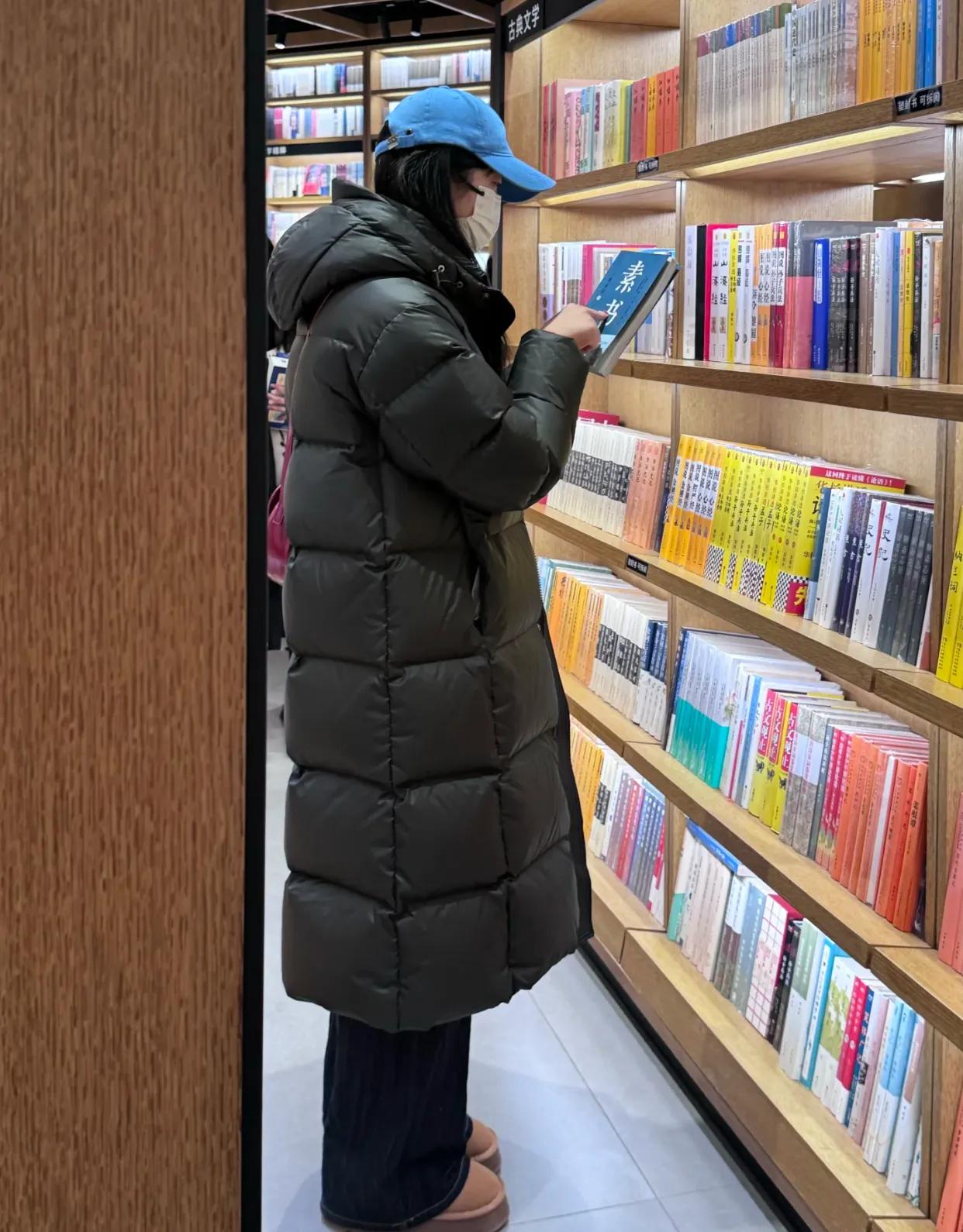 书店看到的...好.............
在书店的某个角落，我偶遇了一件质感