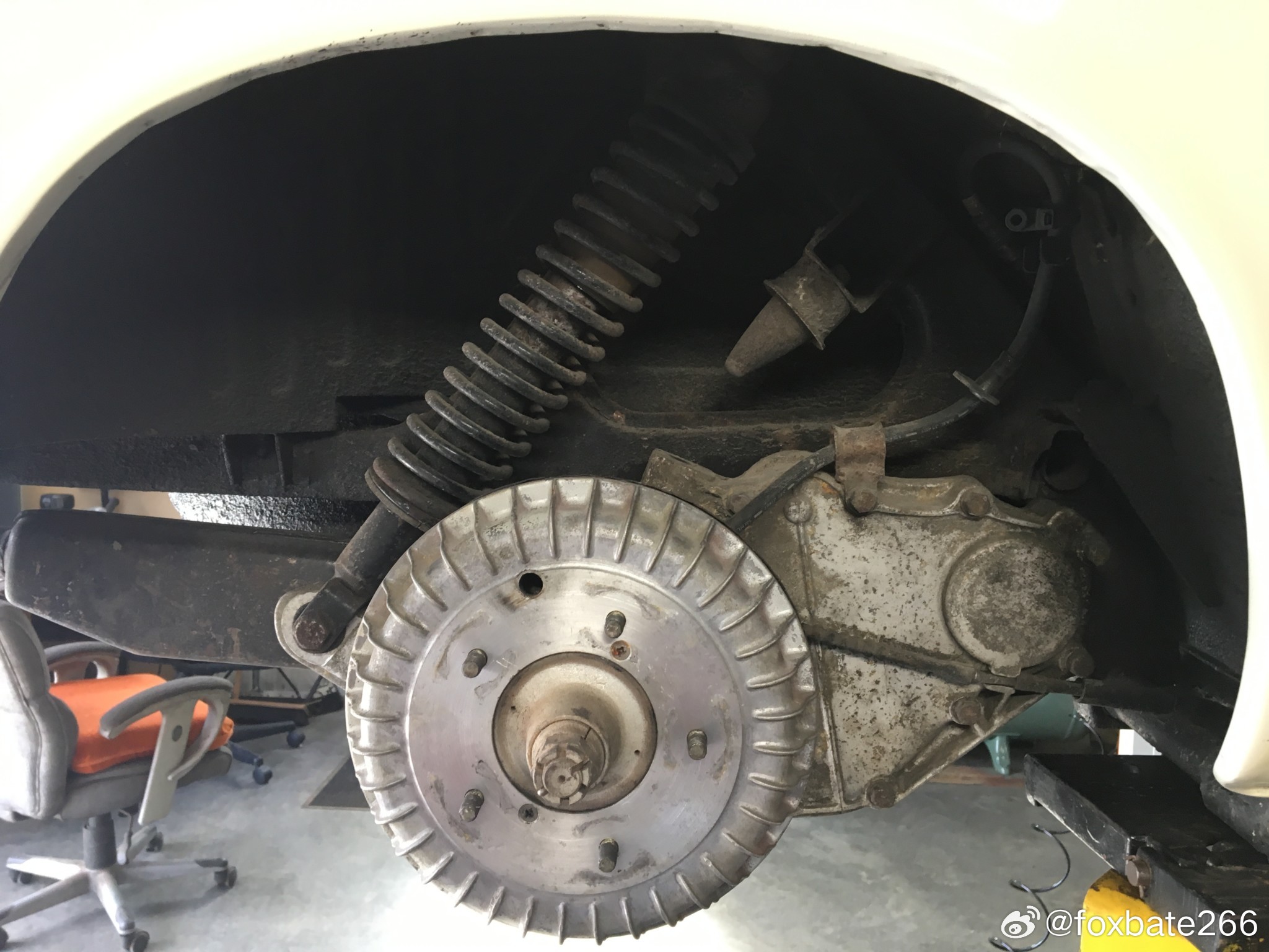 Honda s600.。。。后悬挂摆臂里塞链条传动。。。