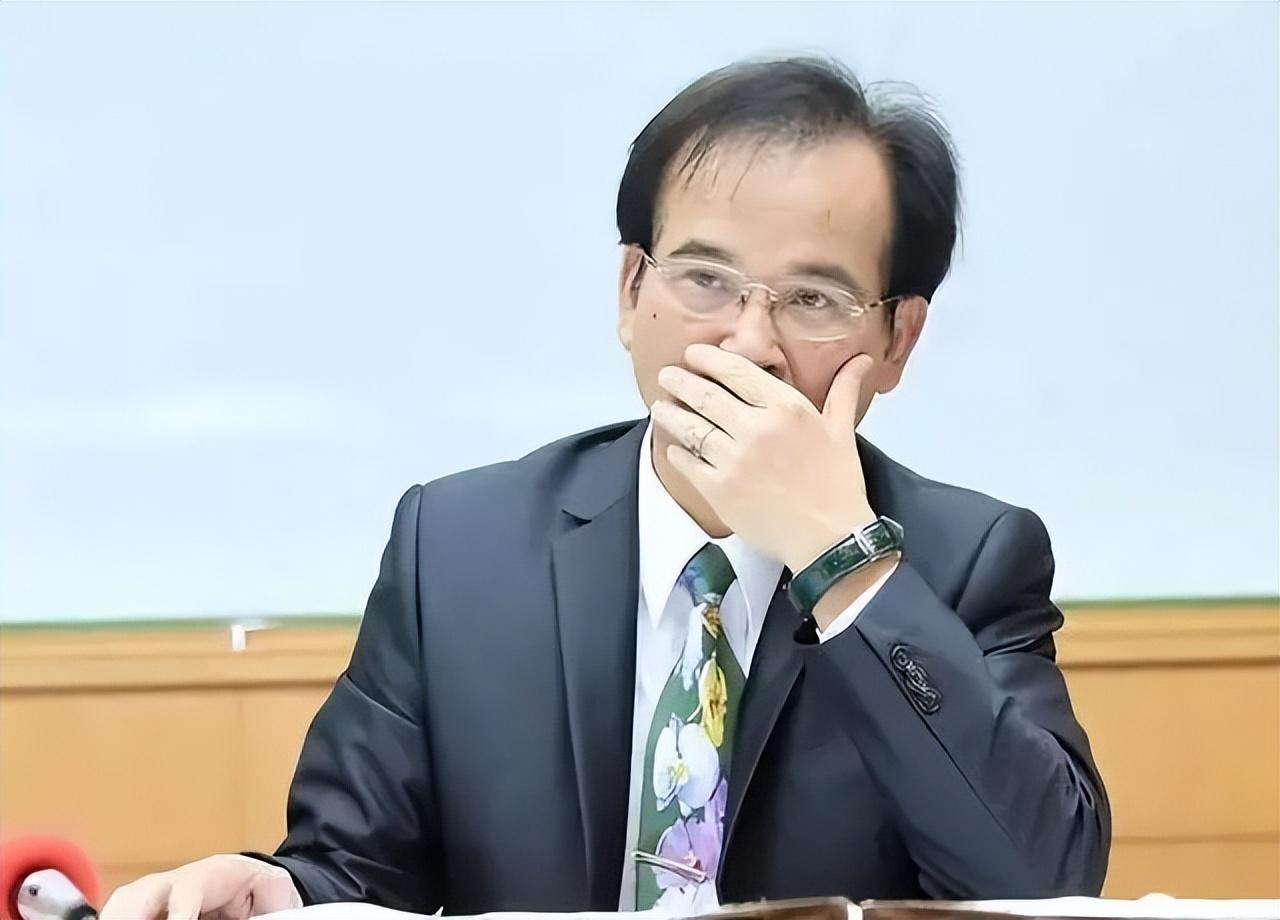 【 前台南县长苏焕智宣布角逐“大选”，批民进党贪污腐化快速堕落】
前台南县长苏焕