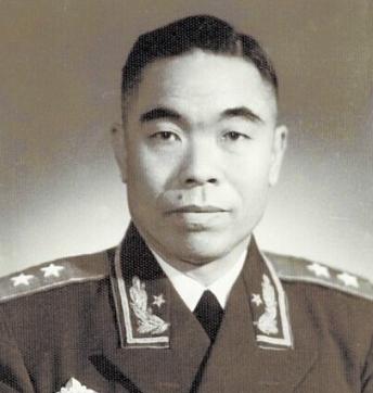 1948年，曾泽生在长春起义后，蒋介石气坏了，当即下密令：“立即逮捕曾泽生的老婆