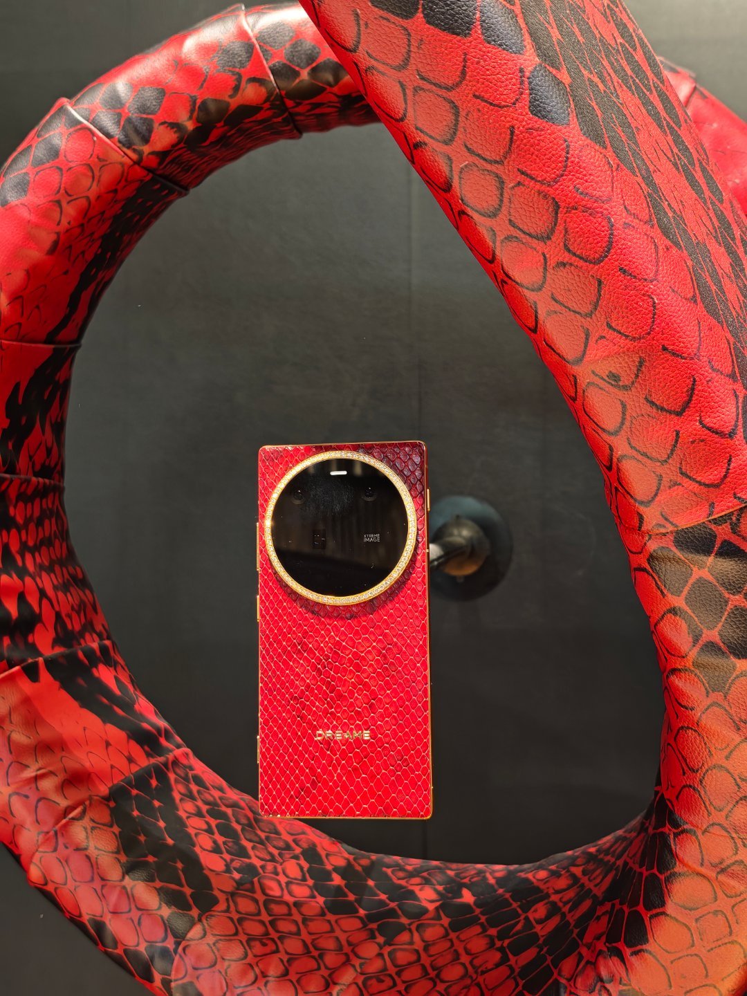 AWE2026有哪些亮点追觅手机看到了，奢华感直接拉满，从扫地机到手机，这跨界步