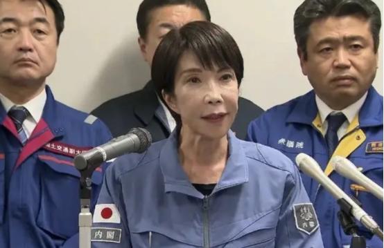 元旦第一天，高市早苗出来接受采访时不仅提到了中方，而且还再次声称未来不排除在海军